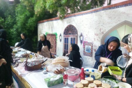 نخستین بازارچه هفتگی صنایع دستی و غذاهای محلی در کیش برپا شد